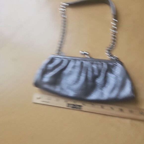 Talbots Metallic Grey Pewter shoulder bag chain strap pebbled leather kisslock - Picture 10 of 11